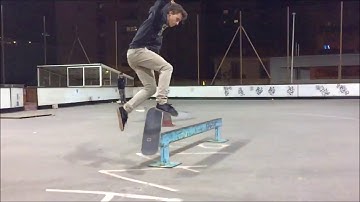 Frontside boardslide 360 flip out, frontside boardsilde bs 360 kickflip out I Pierre Bonnafé