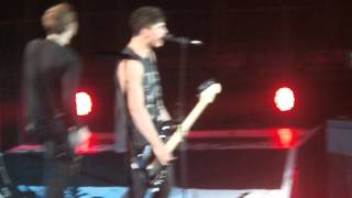 She Looks So Perfect - 5 Seconds Of Summer, O2 Arena, London