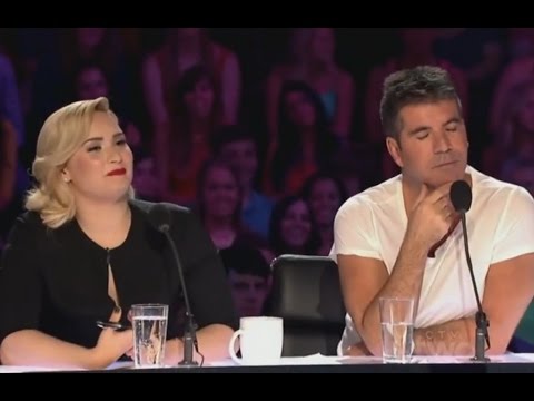 demi-lovato-and-simon-cowell---funniest-moments-on-the-x-factor---season-3-(2/8)-legendado