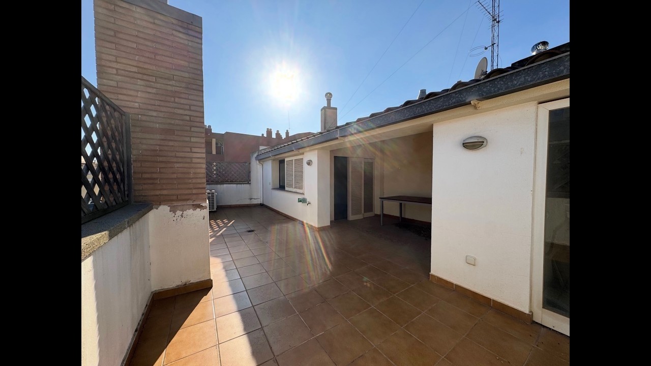 Figueres, venda duplex  181m2, 4 habitacions, parking tancat - Duplex for sale 4 bedrooms,  parking.