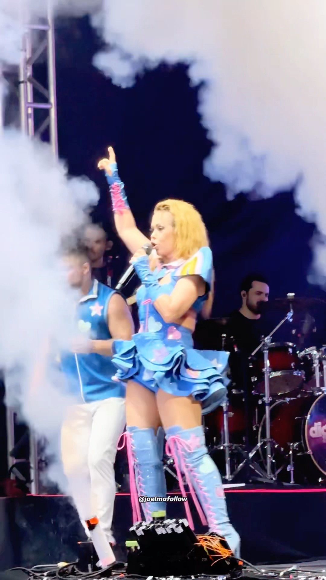 Joelma usa figurino do Teleton e agora o público com o tacacá