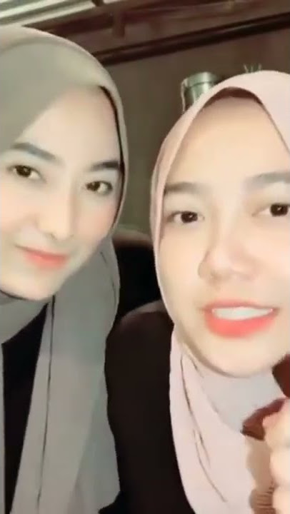 Kalau antum penasaran sama cewek hijab cantik yang berdua ini buka aja videonya cari jodoh tukhh