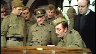 Dad's Army - The Day the Balloon Went Up - ... Can I sign it?... - NL subs