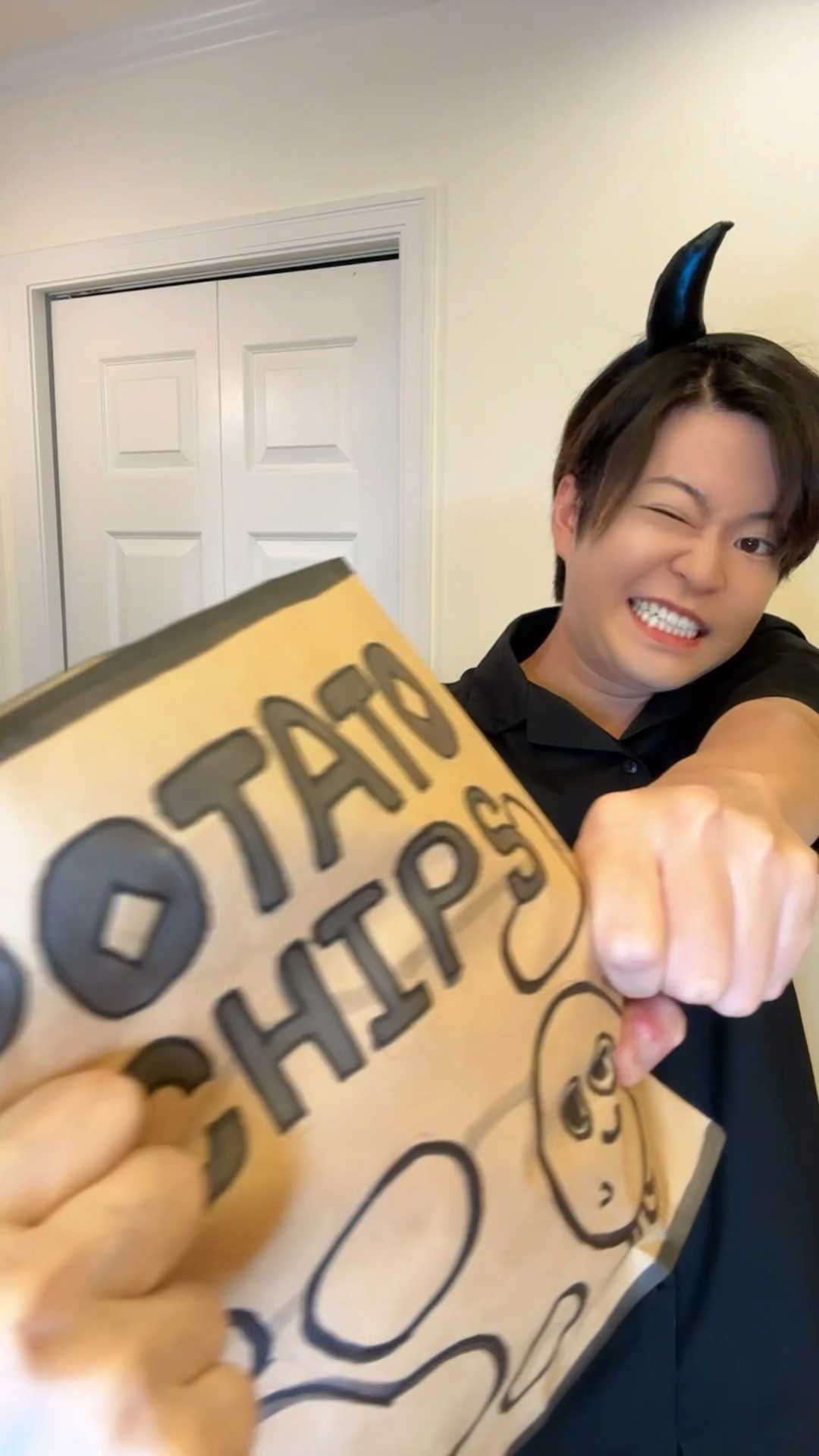 SCRAMBLE FOR CARDBOARD POTATO CHIPS！#asmr