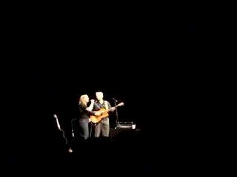 Tommy Emmanuel and Lizzy Watkins - The water is wide (live)