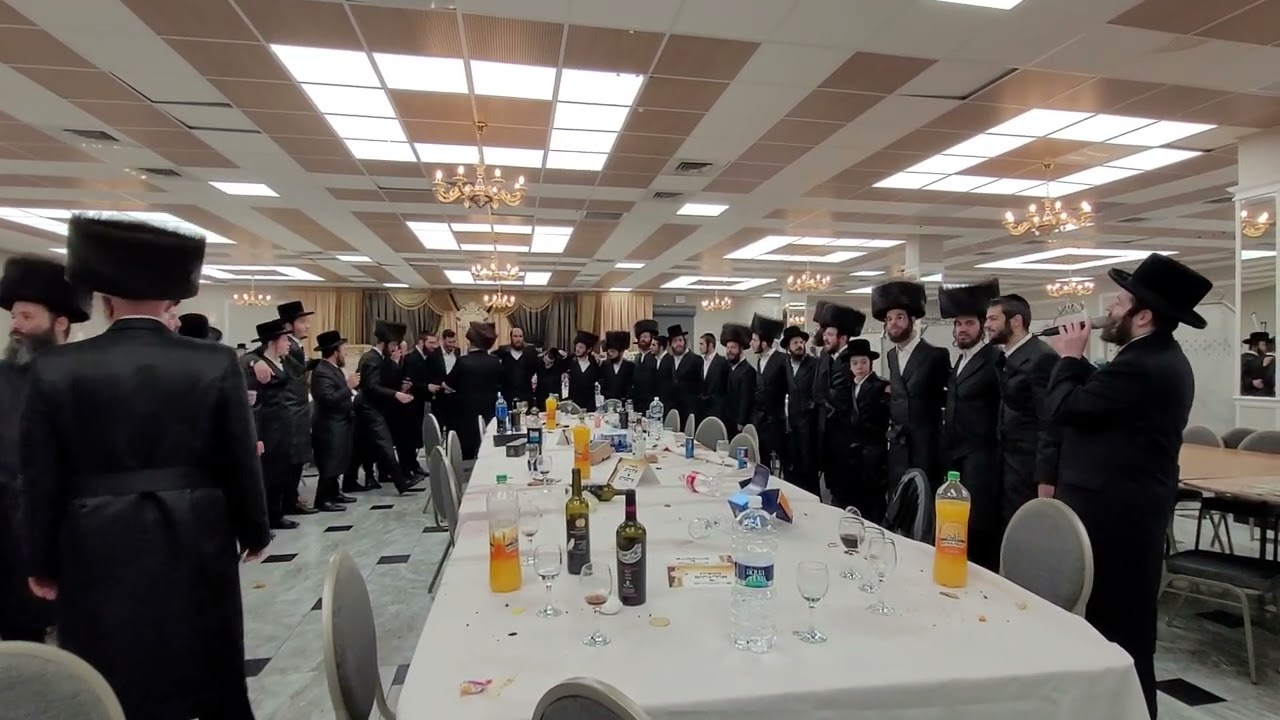 מושי שטעקל בקומזיץ בסעודת הכנס"ת לביהמ"ד צאנז בבני ברק נדבת הנה"ח ר' שלום צבי ארנפלד הי"ו