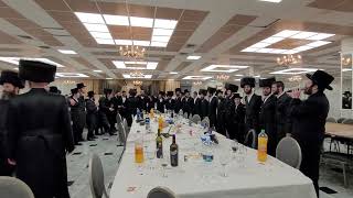 מושי שטעקל בקומזיץ בסעודת הכנס"ת לביהמ"ד צאנז בבני ברק נדבת הנה"ח ר' שלום צבי ארנפלד הי"ו
