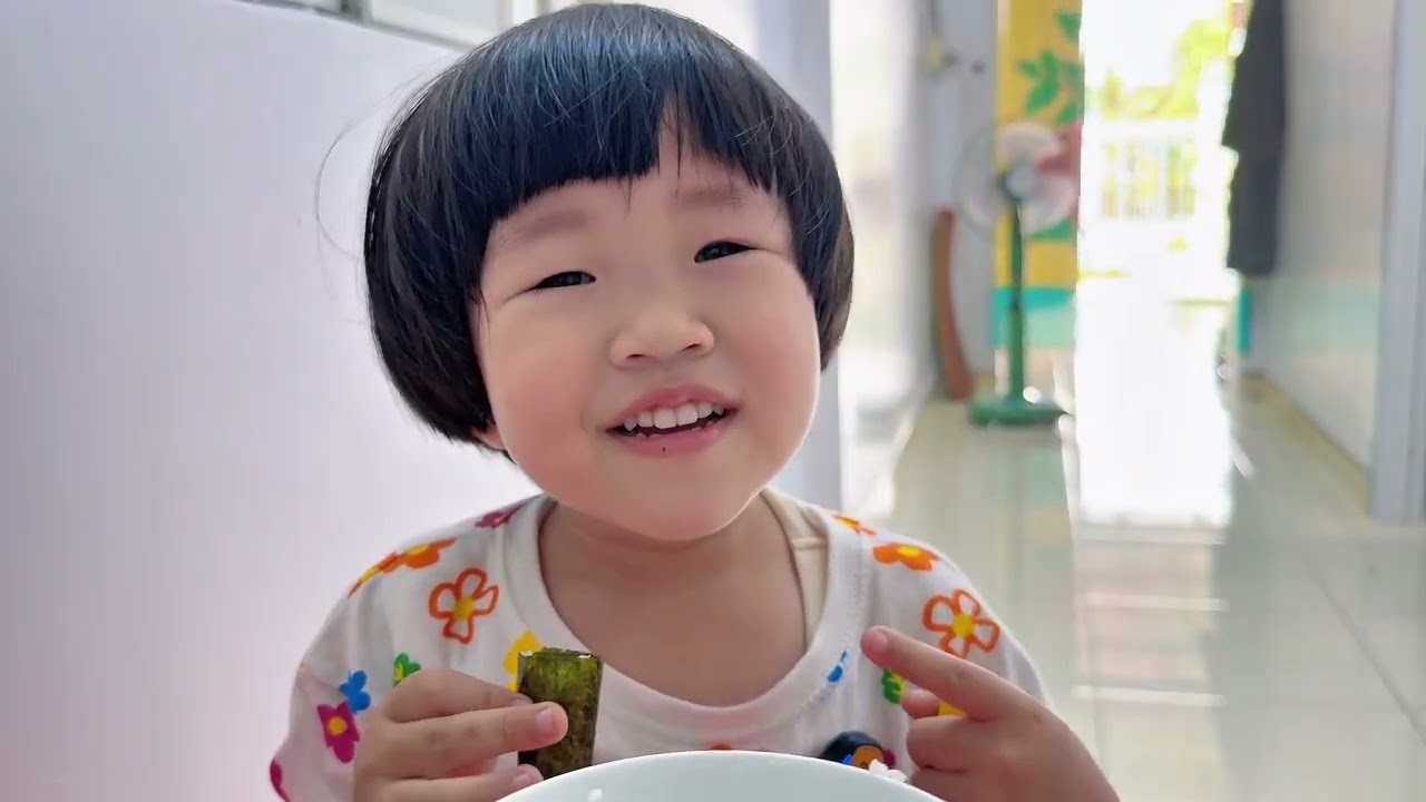 Chơi với ngoại vài bữa nữa là 2 mẹ con về lại nhật rồi