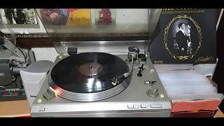Zeki Müren - Gözlerin Doğuyor Gecelerime (Orjinal Plak Kayıt)