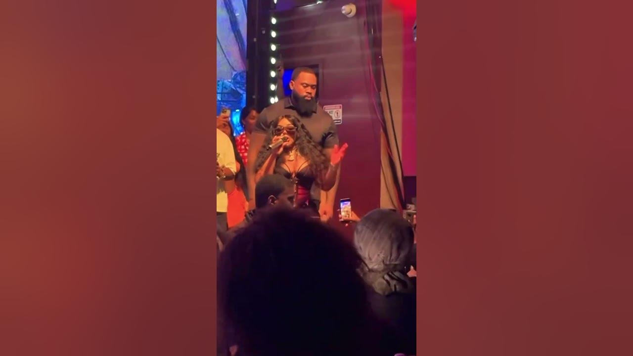 Lil’ Kim performs Crush On You Live in the Bronx 6/22/25