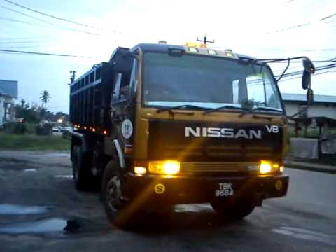 Nissan ten wheeler dump trucks #2