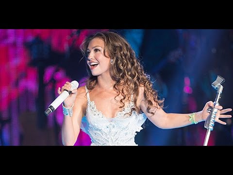 Thalia canta "No, No, No" ft. Romeo Santos