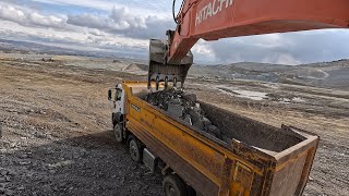 Hıtachı Excavator trucks stones onto Loading