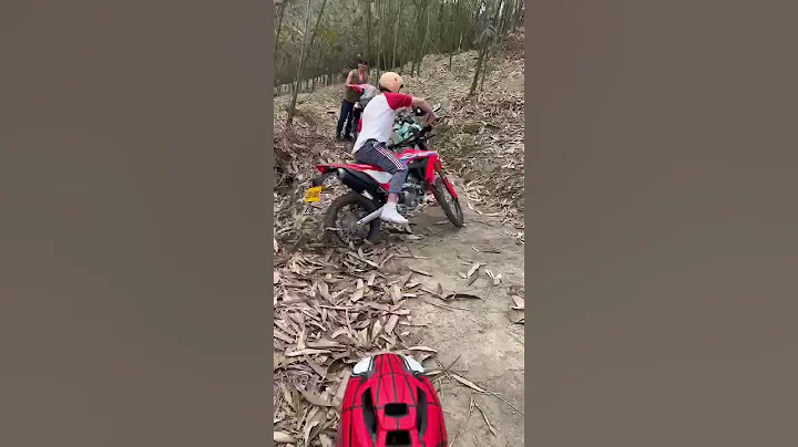 最近跑去玩越野机车😅😅年纪大了我都随便骑🤭#crf300 - 天天要闻