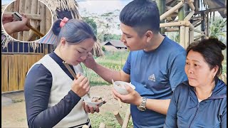 Chuc visited Hang, but had to eat outside the gate because her mother wouldn't let Chuc in