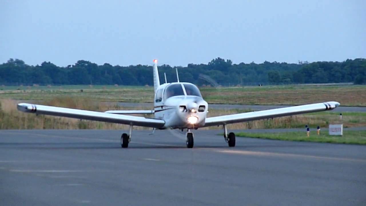 Piper Cherokee, N696LB Taxiing at KHWY on 071909 at 2022