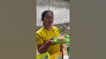 Thumbnail of Makan nasi goreng pakai telor.