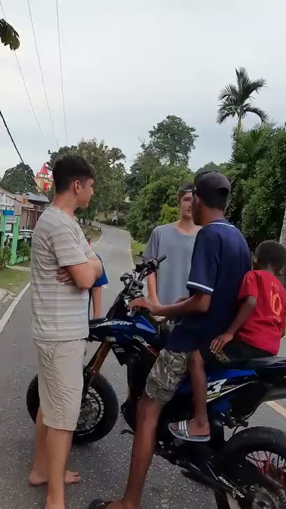 AMERICAN CAUSE WITH PAPUAN ACCENT