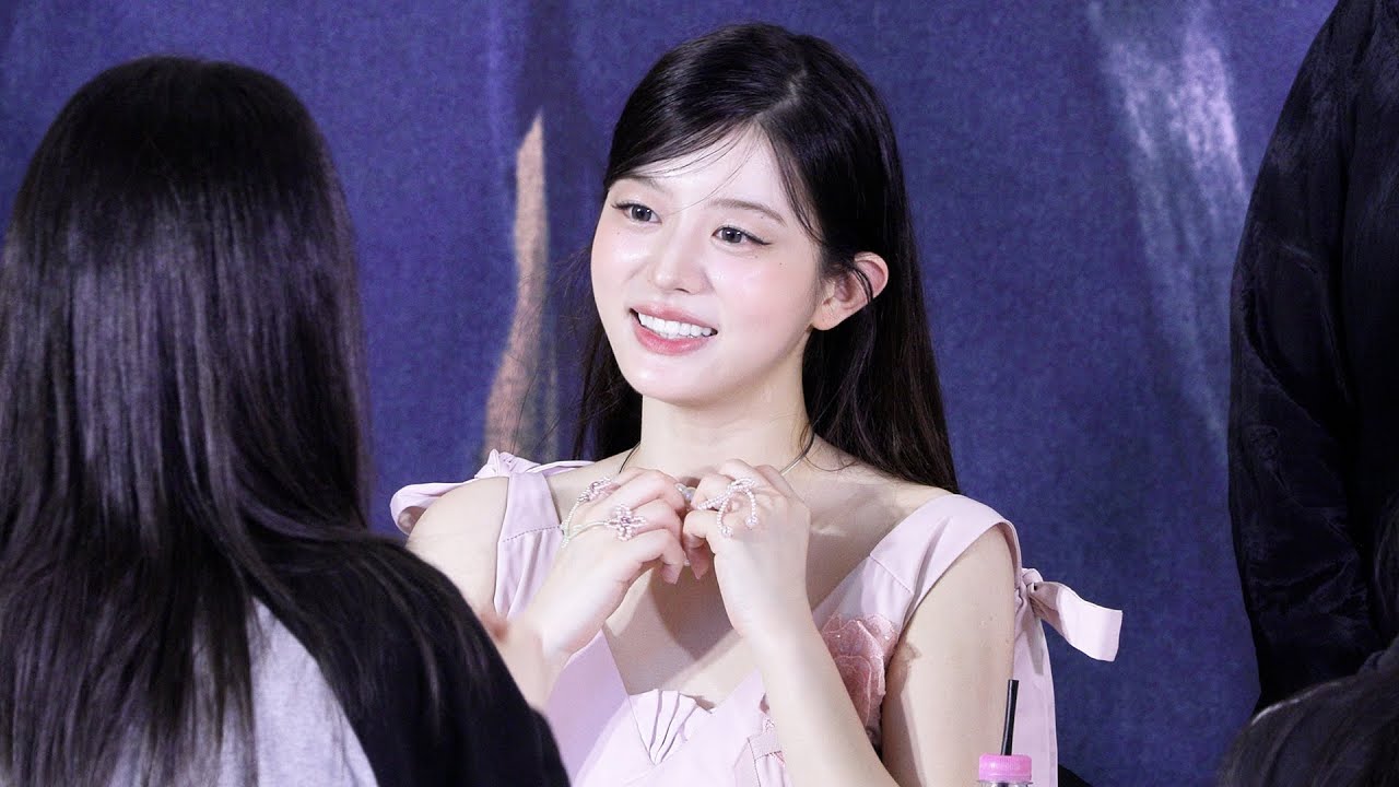 아일릿(ILLIT) 사인 중인 민주 (MINJU's Fansign) | 'bomb' Fansign Event • 250624