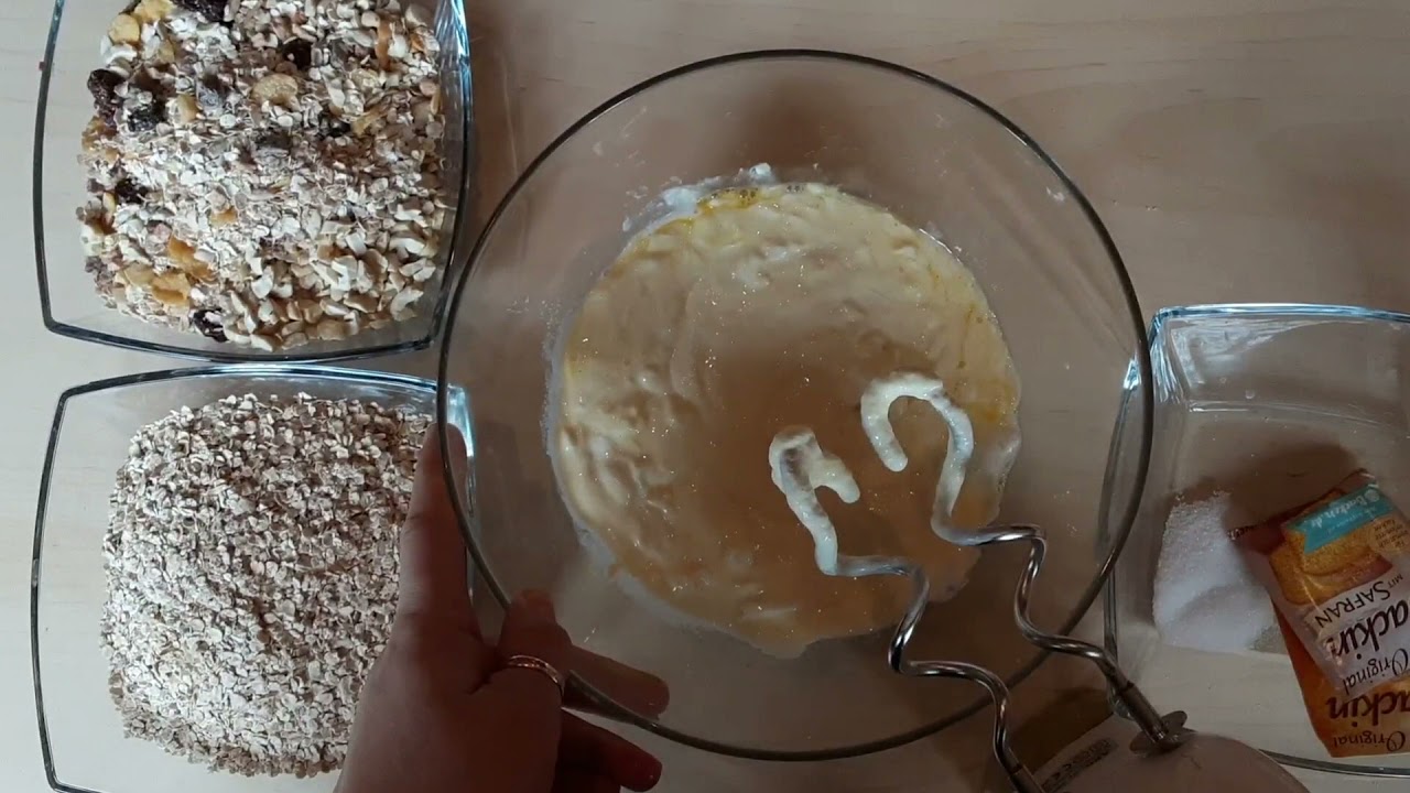 Das Brot zum Sonntag: Müsli-Quark-Brot - YouTube