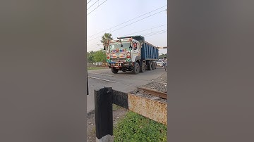 Heavy Traffic On rail crossing gate.#rail #short