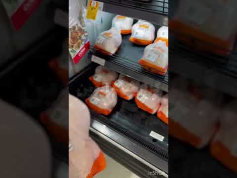 صف مرغ در ایران برای یک مرغ یخ زده و دلخوش به این مقدار نباشید و قیمت مرغ در استرالیا با حقوق