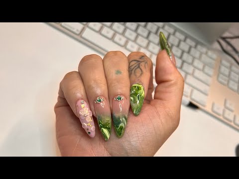 Green ombré matcha nails