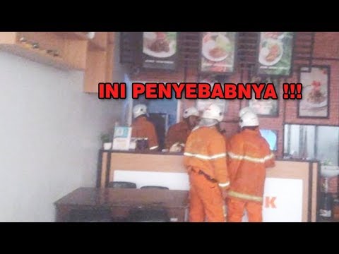 Dapur Foodcourt 'Bebek Remuk' Transmart Ngagel Terbakar camera iphone 8 plus apk