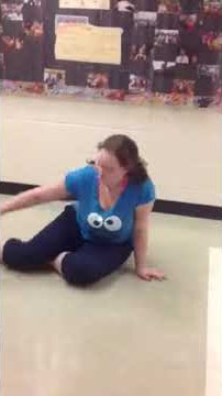 Farts he self doing the splits
