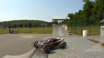 Traxxas Rustler VXL / Slash ~ Skate park bash.