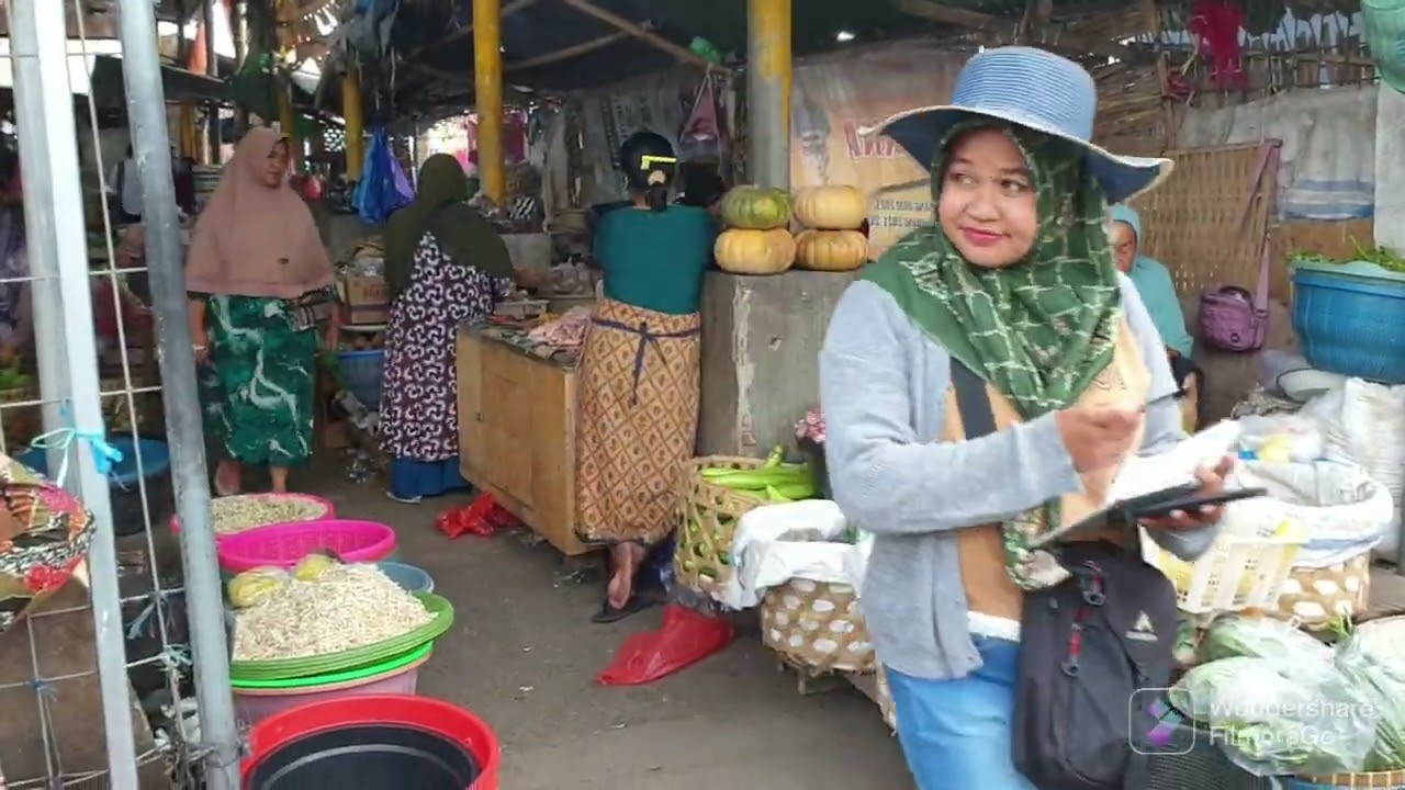 hiruk pikuk pasar tradisional sasak lombok ntb