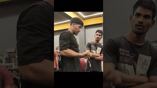 gym bro ka reaction 😂 #youtubeshorts #motivation #bicepsworkout #aesthetic