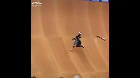 Huge Skateboard Crash!!