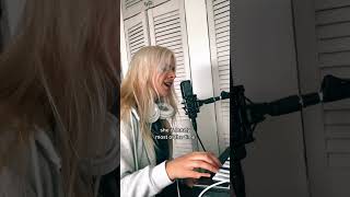 Cover Chloe Adams - She Used To Be Mine