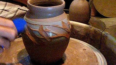 SLIP TRAILING pottery technique or trick? (328 potters journal)