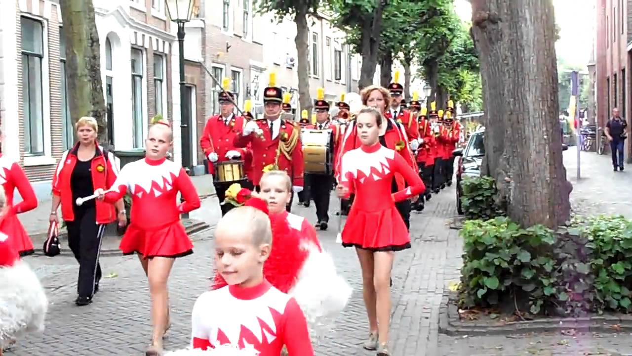Rijnsburgs bloemencorso 2010 voorstraat Noordwijk Excelsior