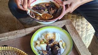 Makan nasi kupat, membuat kuah sambel terong pete saus tiram | ikan pindang goreng