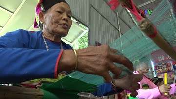 Người giữ gìn và phát triển sản phẩm dệt thổ cẩm của người Mường