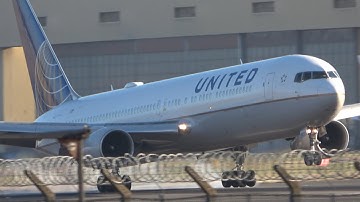 United 767 doesn’t use reverse thrusts! Spoilers also go down super early+nose gear bounce | 4K
