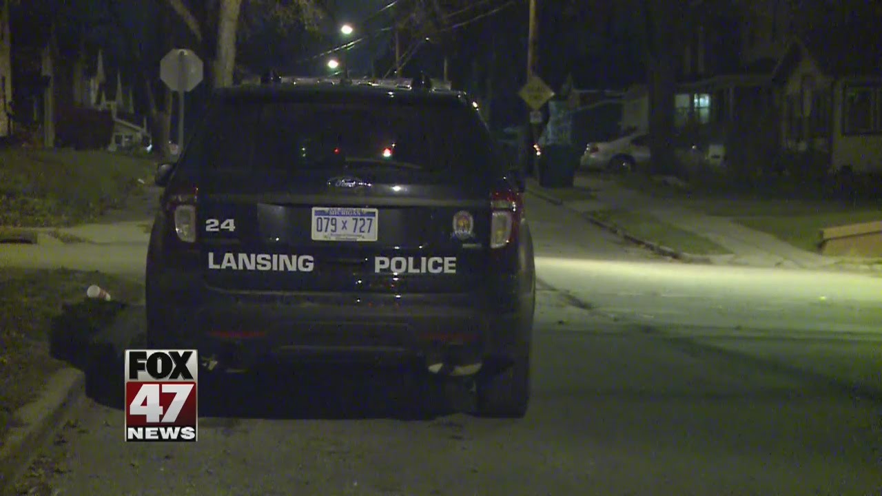 Suspects on the loose after armed robbery in Lansing - YouTube
