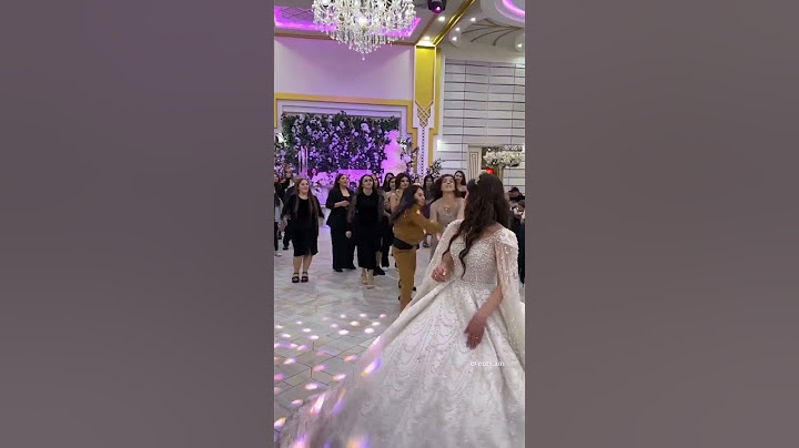 شوف خوات العروس شلون تعاركن على وردة ولا يستحن 😒😂