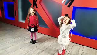 Liya Ve Nira İp Atlamayı Öğreniyor İp Atlama Oyunu Nasıl Oynanır Eğlenceli Çocuk Oyunları