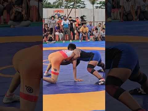 दोन महिलांची लागली जबरदस्त कुस्ती💪🏻 #women_Wrestling 🕺🏻