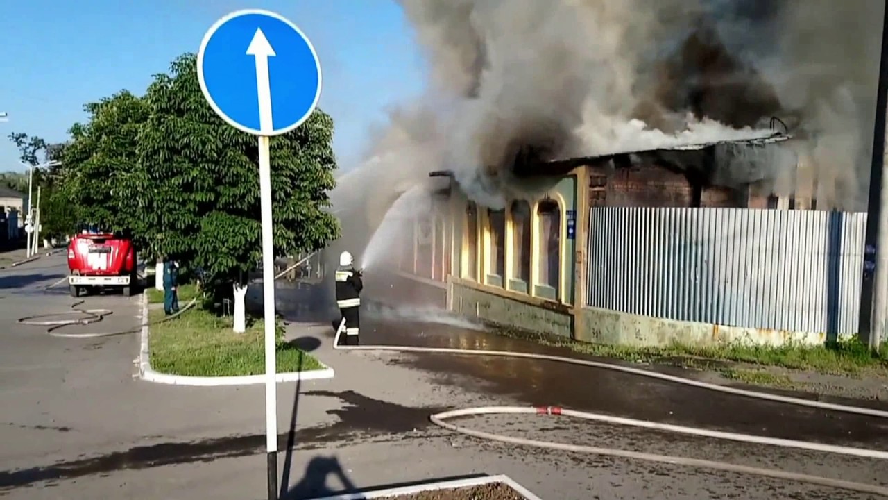 Погода в красном сулине ростовской области. Пожар в Красном Сулине. Девятиэтажки в Красном Сулине. Нефтебаза красный Сулин. Сегодняшнее ДТП В Красном Сулине.