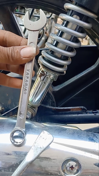 How to bike back shocker adjust/HERO Splendor Plus Bike Shocker Adjustment best trick #shortvideo