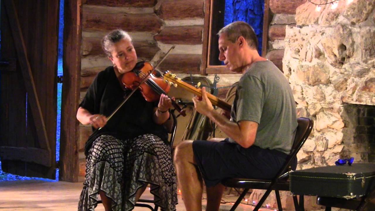 Ver Chuck Levy and Aisha Ivey play Rocky Road to Jordan at Sparrow Music Camp 2015 en YouTube Ver Chuck Levy and Aisha Ivey play Rocky Road to Jordan at Sparrow Music Camp 2015 en YouTube