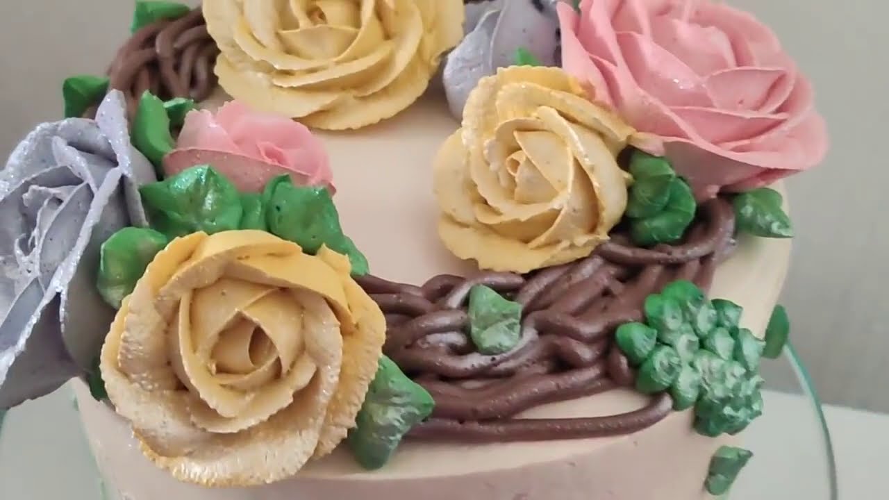 BOLO DECORAÇÃO COM FLORES | COMO FAZER FLORES DE CHANTILLY |  LORENA GONTIJO