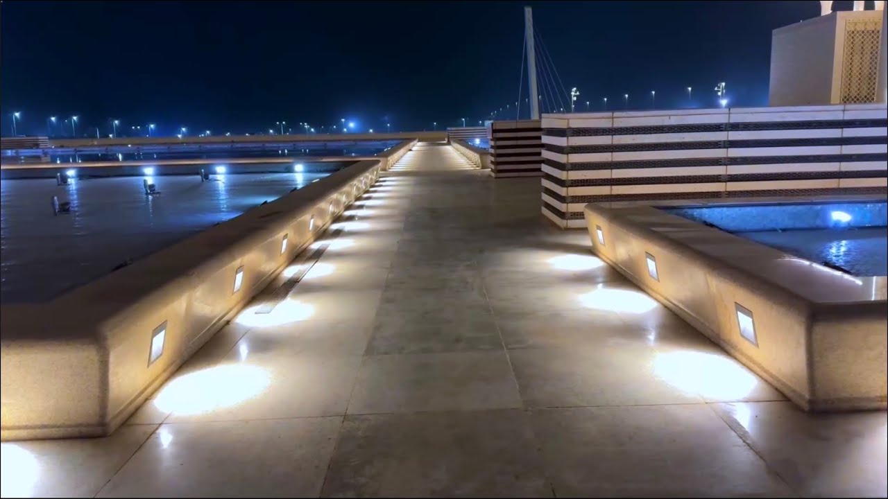 توافذ المصلين لأداء صلاتي العشاء والتراويح في جامع الجزائر على وقع تلاوة عطرة للقارئ أمين سالم