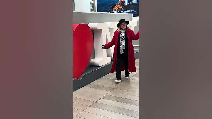 That Leslie Lady doing something at La Guardia Airport NYC #doingsomething #nyctrip