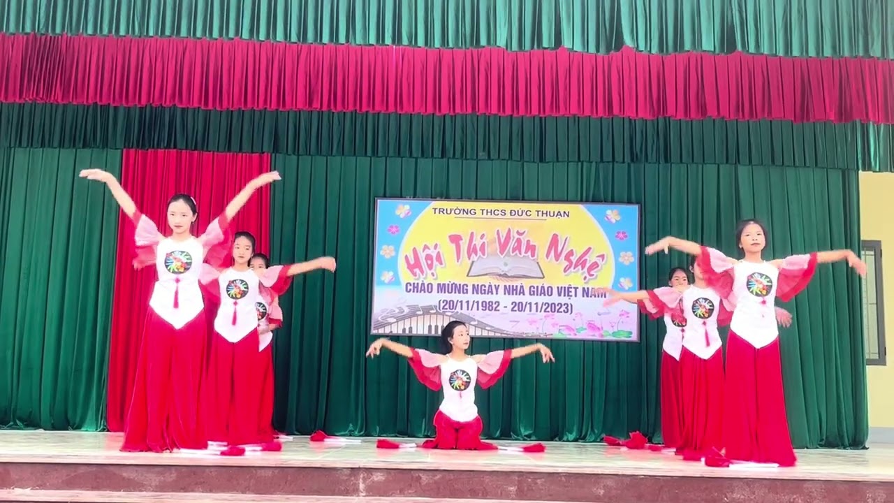 Múa - Vạt áo trong mơ ( Lớp 7B)